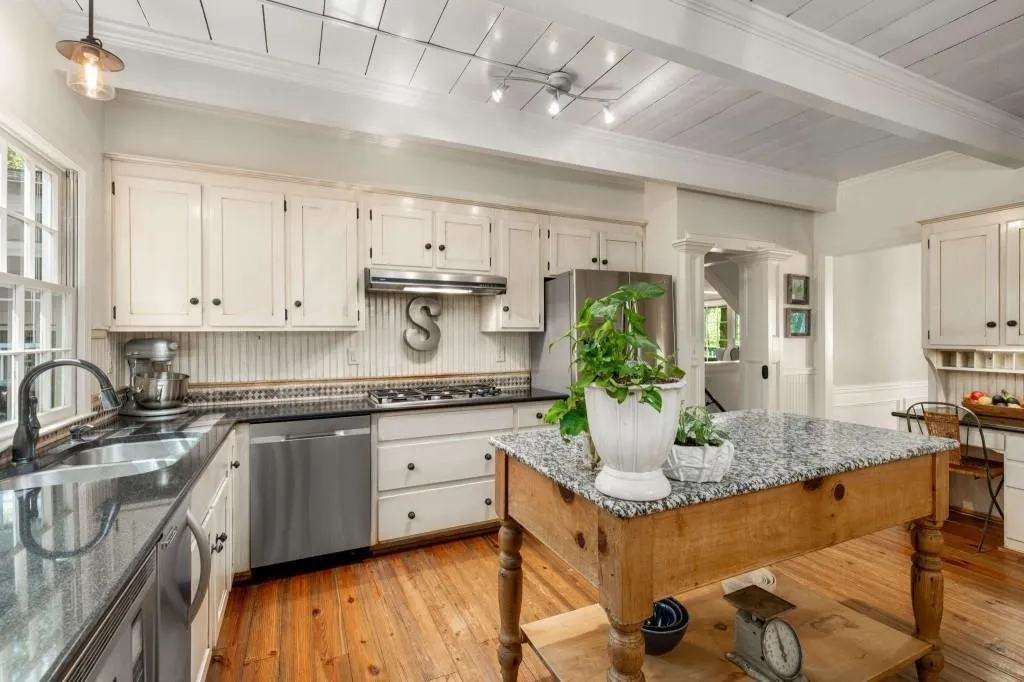 135 River Landing Ne, Sandy Springs, Georgia 30350, 5 Bedrooms Bedrooms, ,4 BathroomsBathrooms,Residential,Sold,135 River Landing Ne,7524412