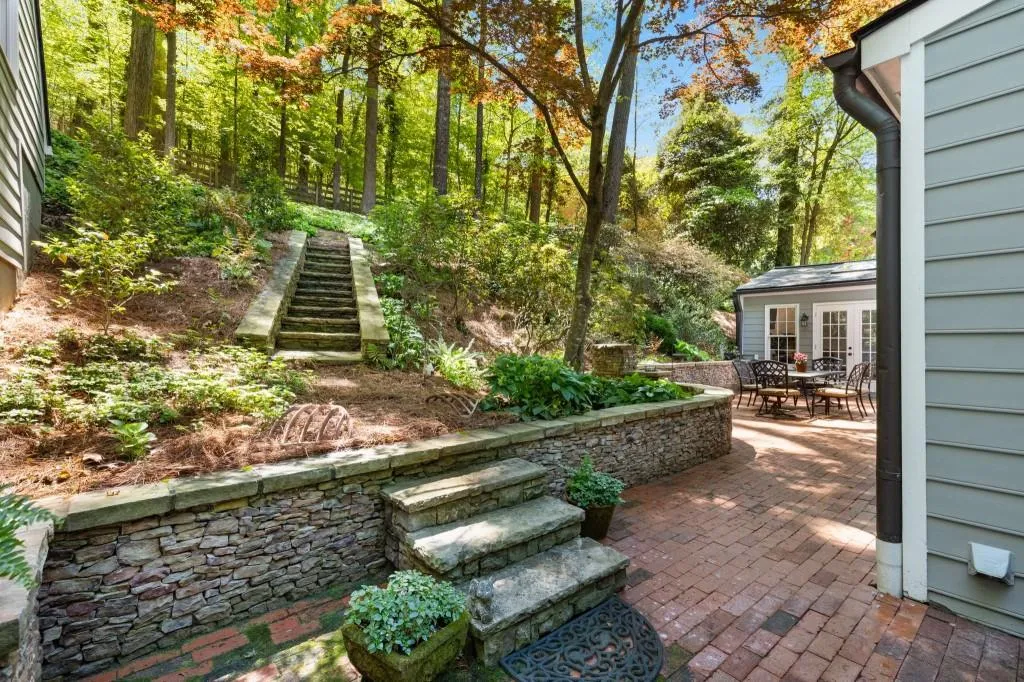 135 River Landing Ne, Sandy Springs, Georgia 30350, 5 Bedrooms Bedrooms, ,4 BathroomsBathrooms,Residential,Sold,135 River Landing Ne,7524412