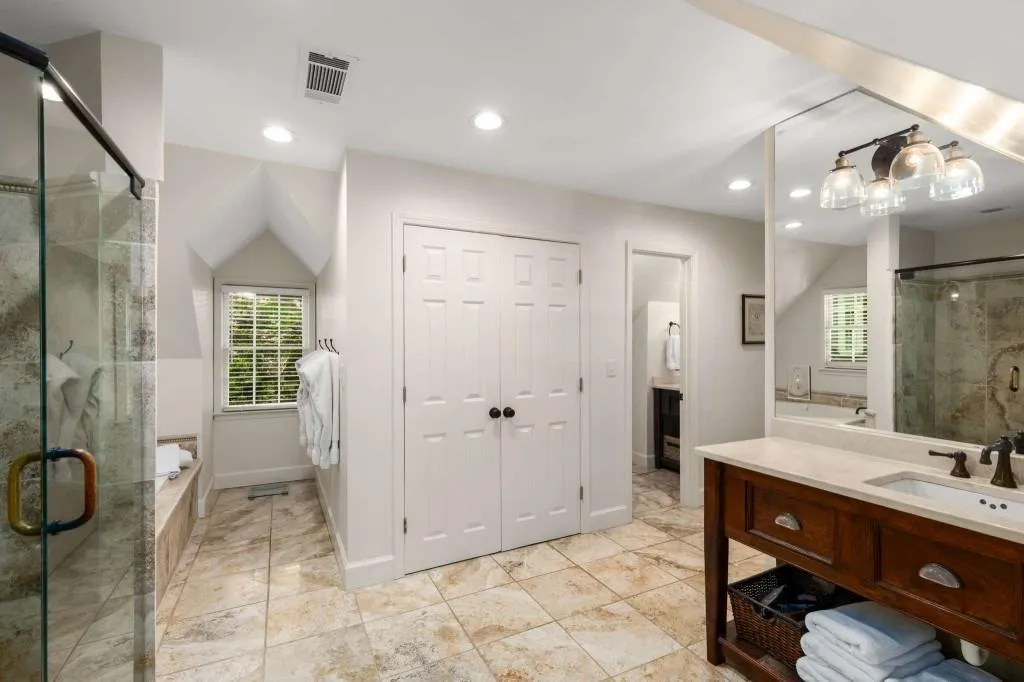 135 River Landing Ne, Sandy Springs, Georgia 30350, 5 Bedrooms Bedrooms, ,4 BathroomsBathrooms,Residential,Sold,135 River Landing Ne,7524412