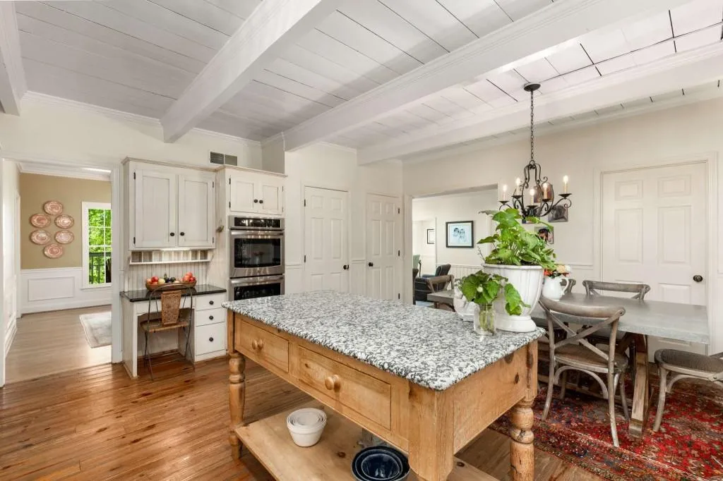 135 River Landing Ne, Sandy Springs, Georgia 30350, 5 Bedrooms Bedrooms, ,4 BathroomsBathrooms,Residential,Sold,135 River Landing Ne,7524412