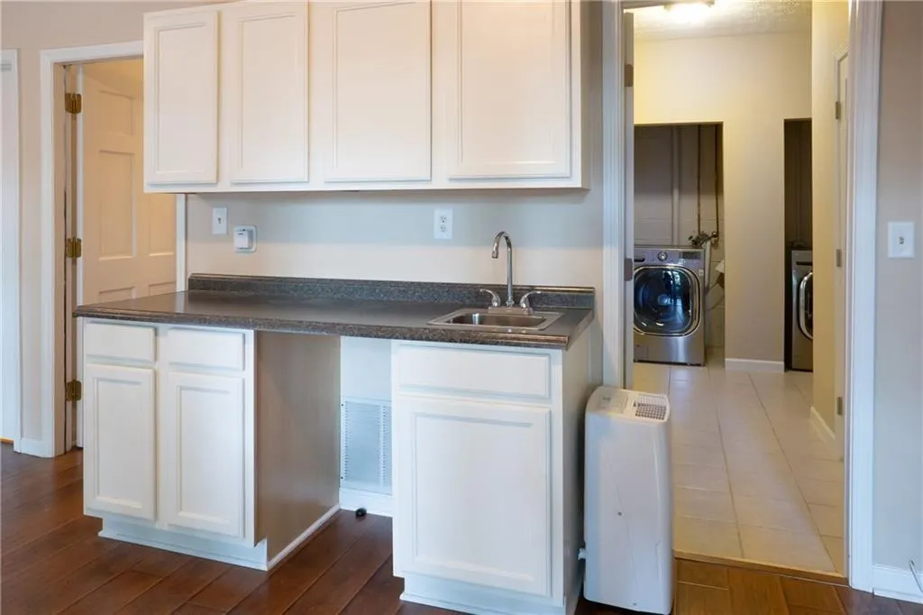 51 Forrest Place, Atlanta, Georgia 30328, 3 Bedrooms Bedrooms, ,3 BathroomsBathrooms,Residential,Sold,51 Forrest Place,6638964