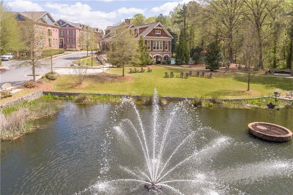 200 River Vista Drive Unit 202, Atlanta, Georgia 30339, 2 Bedrooms Bedrooms, ,2 BathroomsBathrooms,Residential,Sold,200 River Vista Drive Unit 202,5995133