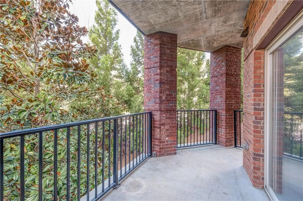 200 River Vista Drive Unit 202, Atlanta, Georgia 30339, 2 Bedrooms Bedrooms, ,2 BathroomsBathrooms,Residential,Sold,200 River Vista Drive Unit 202,5995133