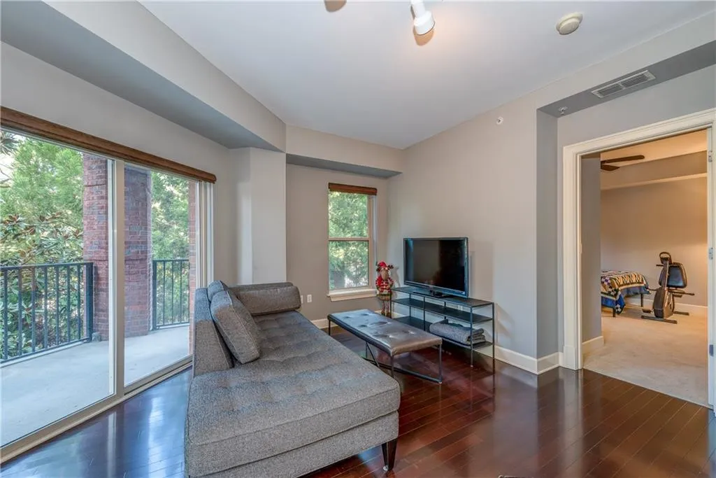 200 River Vista Drive Unit 202, Atlanta, Georgia 30339, 2 Bedrooms Bedrooms, ,2 BathroomsBathrooms,Residential,Sold,200 River Vista Drive Unit 202,5995133