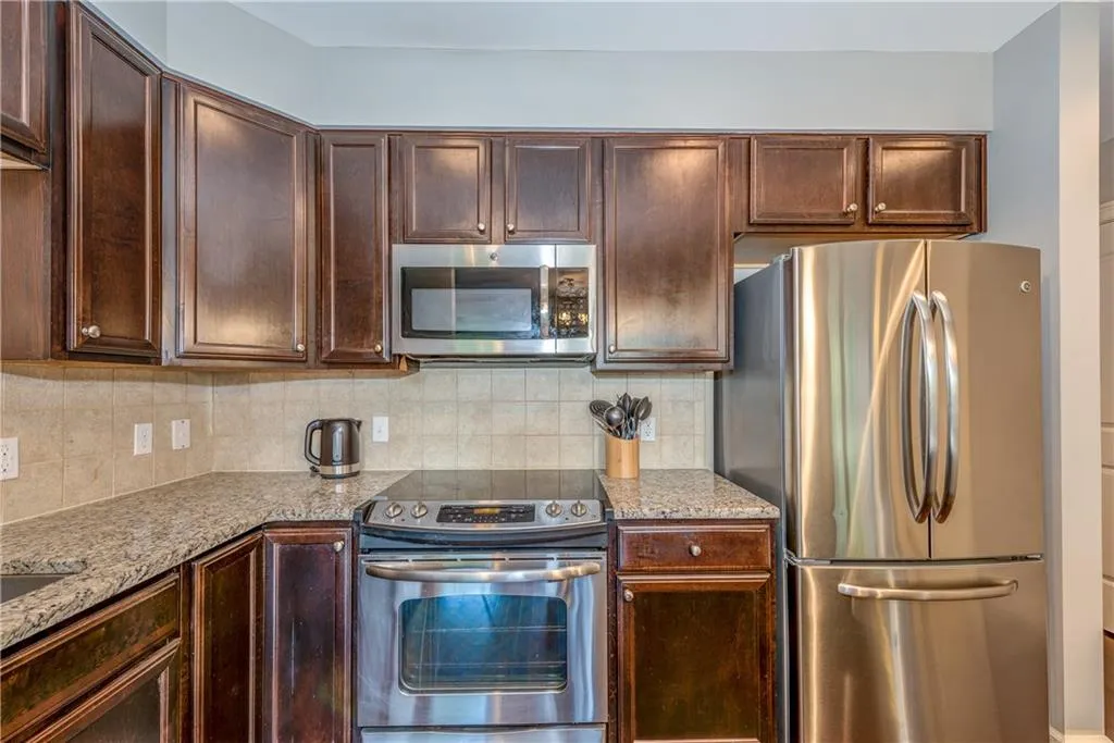 200 River Vista Drive Unit 202, Atlanta, Georgia 30339, 2 Bedrooms Bedrooms, ,2 BathroomsBathrooms,Residential,Sold,200 River Vista Drive Unit 202,5995133