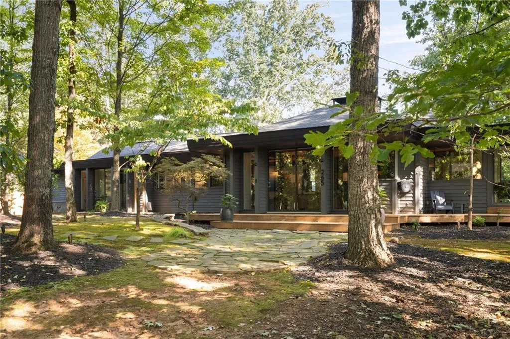 265 Glen Lake Drive, Atlanta, Georgia 30327, 3 Bedrooms Bedrooms, ,2 BathroomsBathrooms,Residential,For Sale,265 Glen Lake Drive,7648458