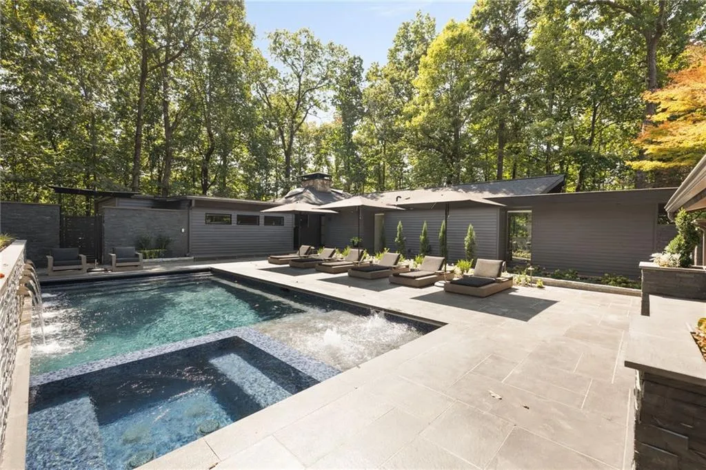 265 Glen Lake Drive, Atlanta, Georgia 30327, 3 Bedrooms Bedrooms, ,2 BathroomsBathrooms,Residential,For Sale,265 Glen Lake Drive,7648458