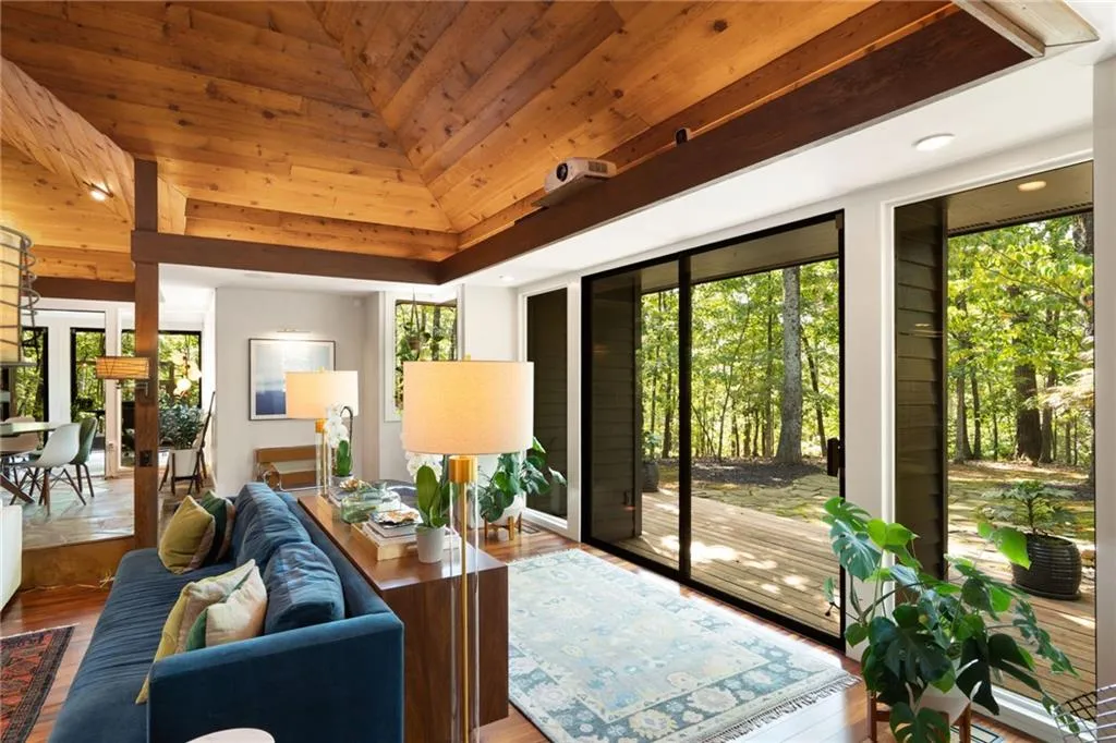 265 Glen Lake Drive, Atlanta, Georgia 30327, 3 Bedrooms Bedrooms, ,2 BathroomsBathrooms,Residential,For Sale,265 Glen Lake Drive,7648458