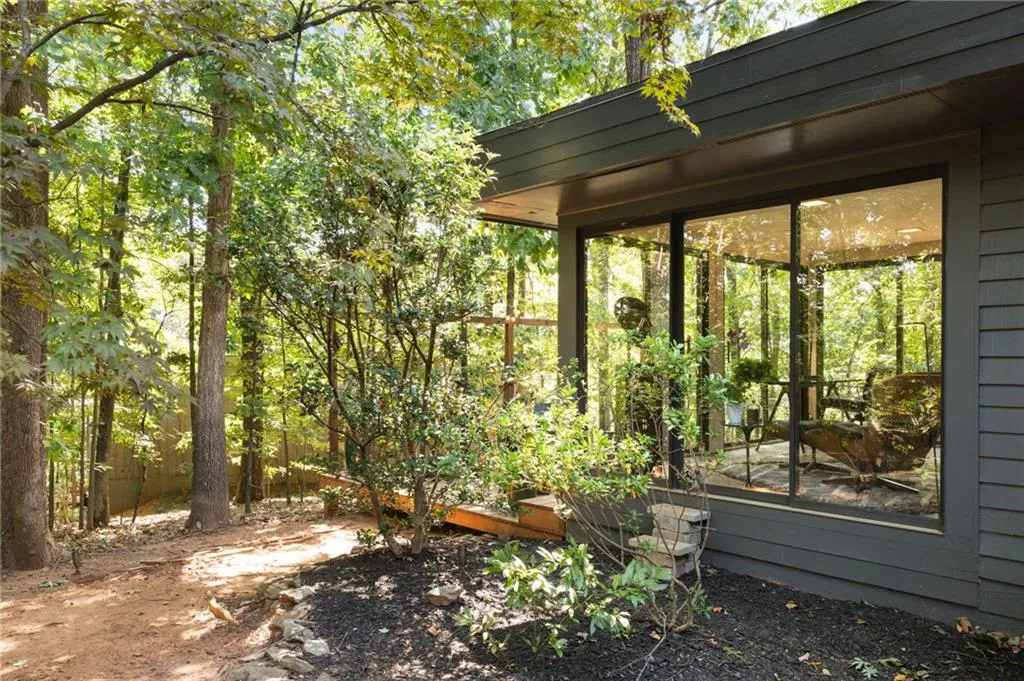 265 Glen Lake Drive, Atlanta, Georgia 30327, 3 Bedrooms Bedrooms, ,2 BathroomsBathrooms,Residential,For Sale,265 Glen Lake Drive,7648458
