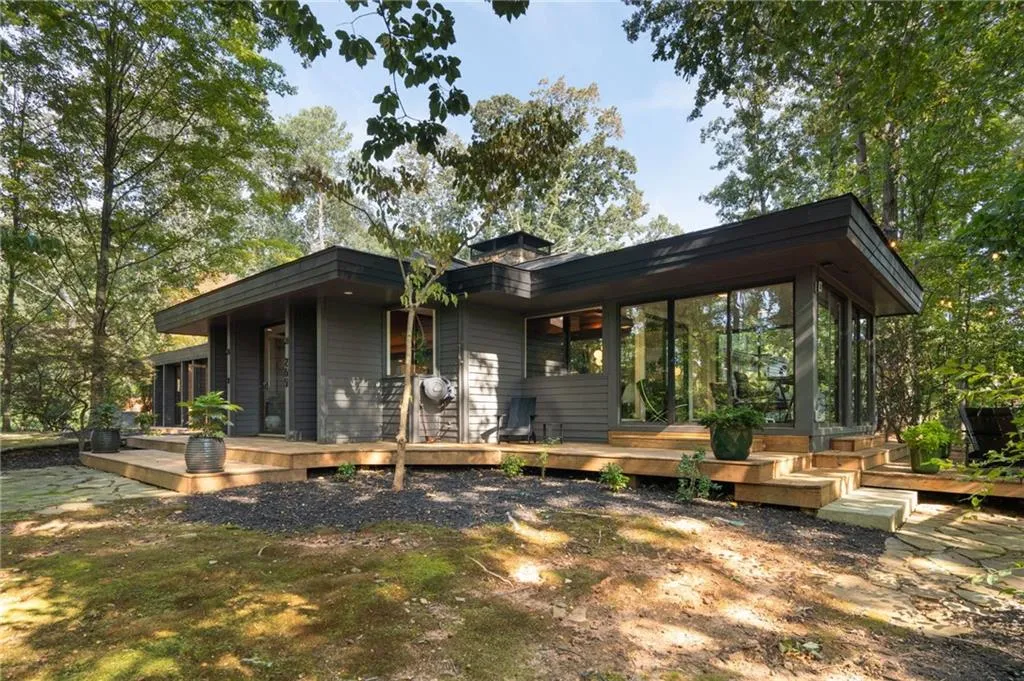 265 Glen Lake Drive, Atlanta, Georgia 30327, 3 Bedrooms Bedrooms, ,2 BathroomsBathrooms,Residential,For Sale,265 Glen Lake Drive,7648458