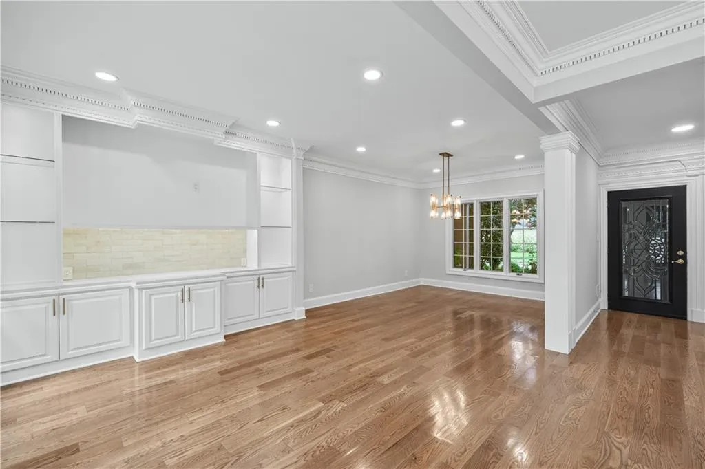 53 Paces West Drive Nw, Atlanta, Georgia 30327, 3 Bedrooms Bedrooms, ,3 BathroomsBathrooms,Residential,For Sale,53 Paces West Drive Nw,7552585