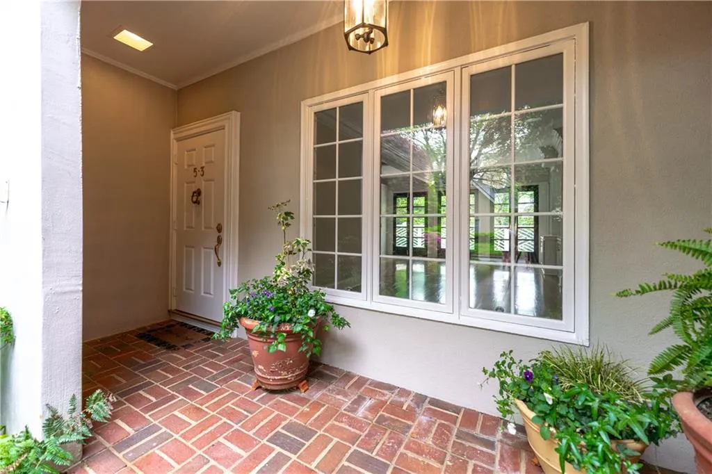 53 Paces West Drive Nw, Atlanta, Georgia 30327, 3 Bedrooms Bedrooms, ,3 BathroomsBathrooms,Residential,For Sale,53 Paces West Drive Nw,7552585