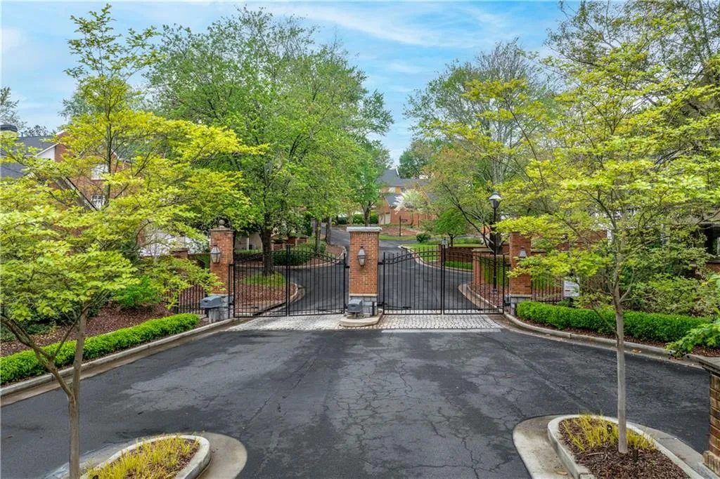 53 Paces West Drive Nw, Atlanta, Georgia 30327, 3 Bedrooms Bedrooms, ,3 BathroomsBathrooms,Residential,For Sale,53 Paces West Drive Nw,7552585