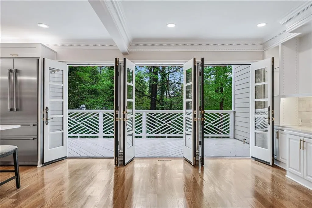 53 Paces West Drive Nw, Atlanta, Georgia 30327, 3 Bedrooms Bedrooms, ,3 BathroomsBathrooms,Residential,For Sale,53 Paces West Drive Nw,7552585