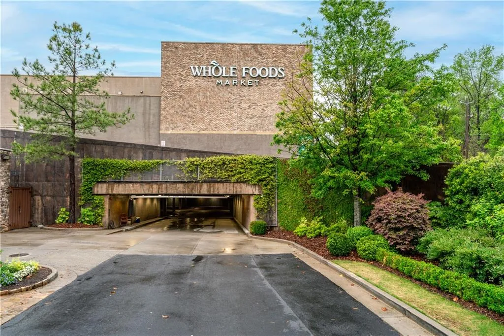 53 Paces West Drive Nw, Atlanta, Georgia 30327, 3 Bedrooms Bedrooms, ,3 BathroomsBathrooms,Residential,For Sale,53 Paces West Drive Nw,7552585