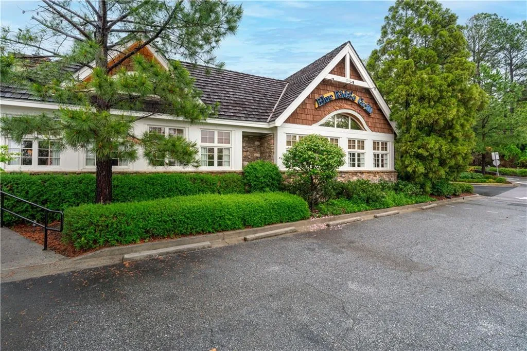 53 Paces West Drive Nw, Atlanta, Georgia 30327, 3 Bedrooms Bedrooms, ,3 BathroomsBathrooms,Residential,For Sale,53 Paces West Drive Nw,7552585