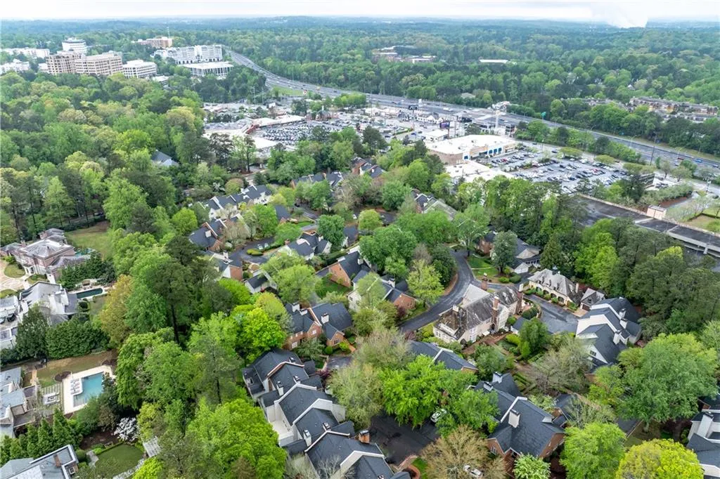53 Paces West Drive Nw, Atlanta, Georgia 30327, 3 Bedrooms Bedrooms, ,3 BathroomsBathrooms,Residential,For Sale,53 Paces West Drive Nw,7552585