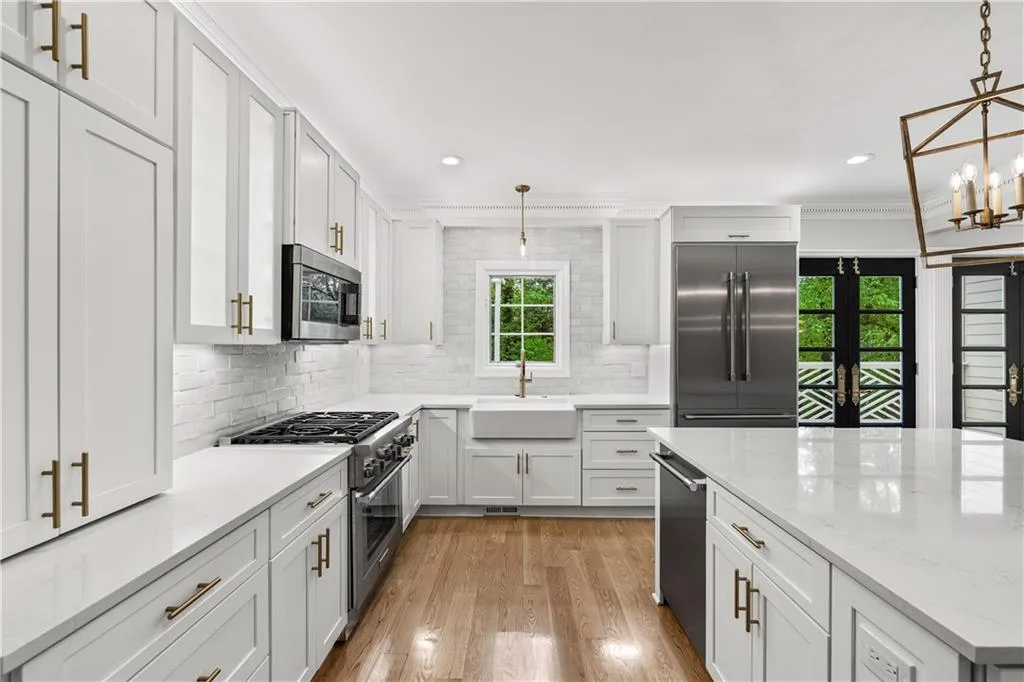 53 Paces West Drive Nw, Atlanta, Georgia 30327, 3 Bedrooms Bedrooms, ,3 BathroomsBathrooms,Residential,For Sale,53 Paces West Drive Nw,7552585