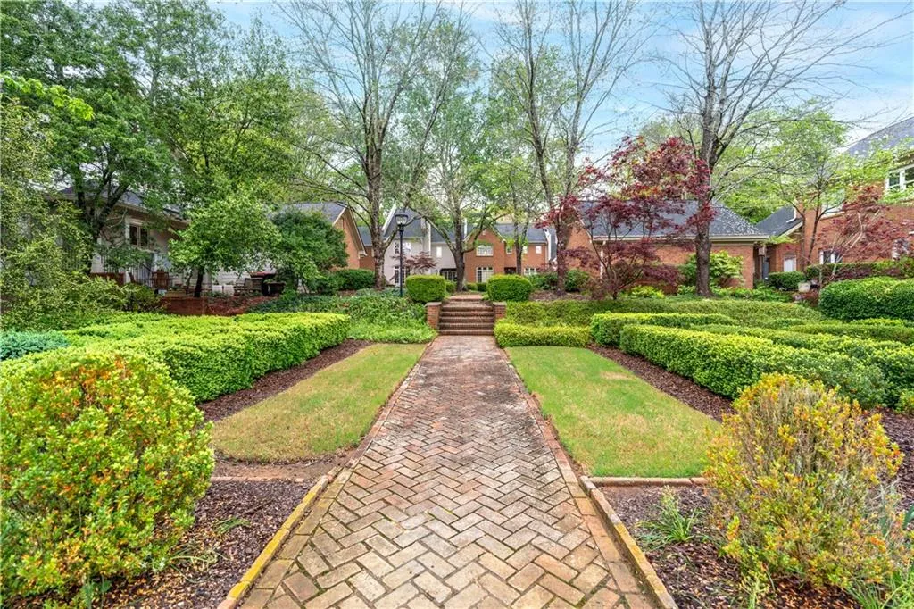 53 Paces West Drive Nw, Atlanta, Georgia 30327, 3 Bedrooms Bedrooms, ,3 BathroomsBathrooms,Residential,For Sale,53 Paces West Drive Nw,7552585