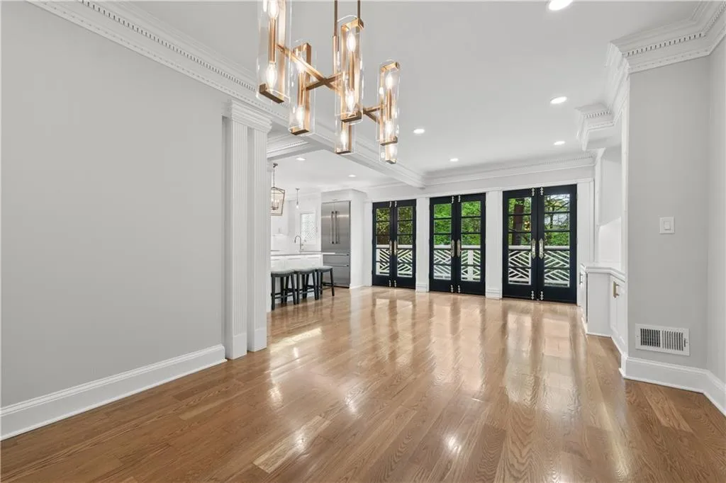 53 Paces West Drive Nw, Atlanta, Georgia 30327, 3 Bedrooms Bedrooms, ,3 BathroomsBathrooms,Residential,For Sale,53 Paces West Drive Nw,7552585