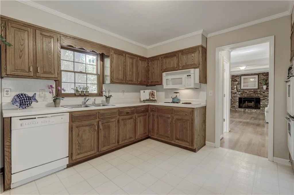 1155 Old Woodbine Road, Sandy Springs, Georgia 30319, 4 Bedrooms Bedrooms, ,2 BathroomsBathrooms,Residential,Sold,1155 Old Woodbine Road,6073890