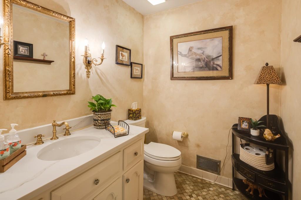 222 Burdette Road, Sandy Springs, Georgia 30327, 5 Bedrooms Bedrooms, ,4 BathroomsBathrooms,Residential,Sold,222 Burdette Road,7224206