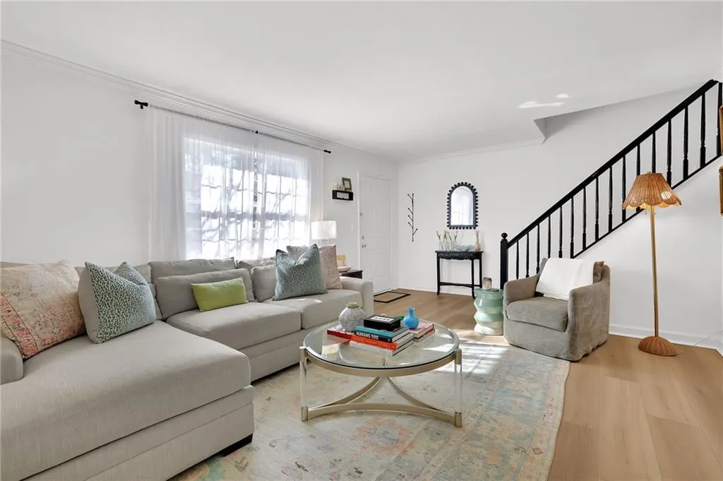 6900 Roswell Road Unit 4i, Atlanta, Georgia 30328, 2 Bedrooms Bedrooms, ,2 BathroomsBathrooms,Residential,For Sale,6900 Roswell Road Unit 4i,7687307