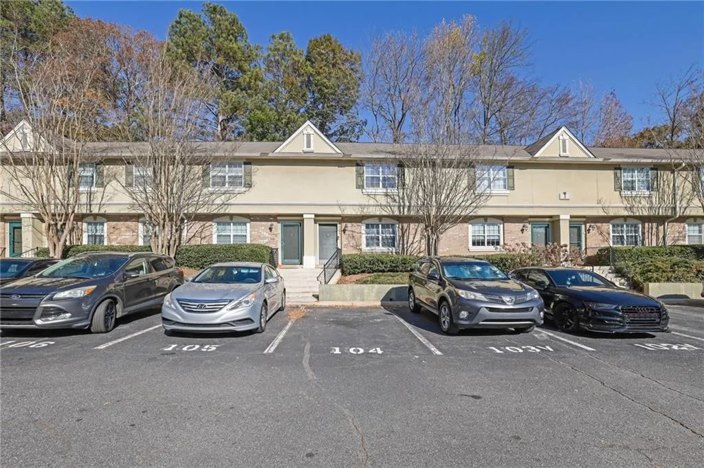6900 Roswell Road Unit 4i, Atlanta, Georgia 30328, 2 Bedrooms Bedrooms, ,2 BathroomsBathrooms,Residential,For Sale,6900 Roswell Road Unit 4i,7687307