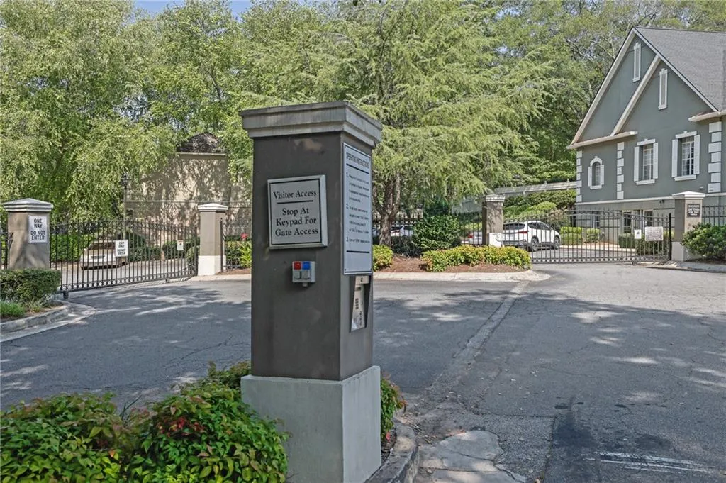 6900 Roswell Road Unit 4i, Atlanta, Georgia 30328, 2 Bedrooms Bedrooms, ,2 BathroomsBathrooms,Residential,For Sale,6900 Roswell Road Unit 4i,7687307