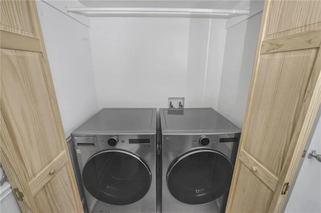 Washroom with washing machine and dryer
