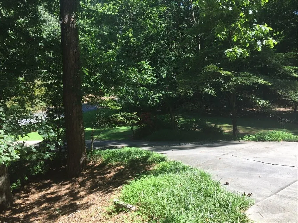 1215 Tynecastle Way, Sandy Springs, Georgia 30350, 4 Bedrooms Bedrooms, ,3 BathroomsBathrooms,Residential,Sold,1215 Tynecastle Way,5887717