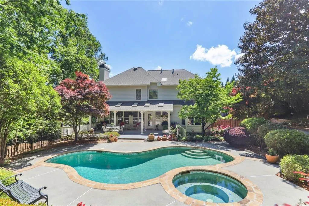 795 Spalding Heights Drive~ Soothe your aches and pains in the hot tub!