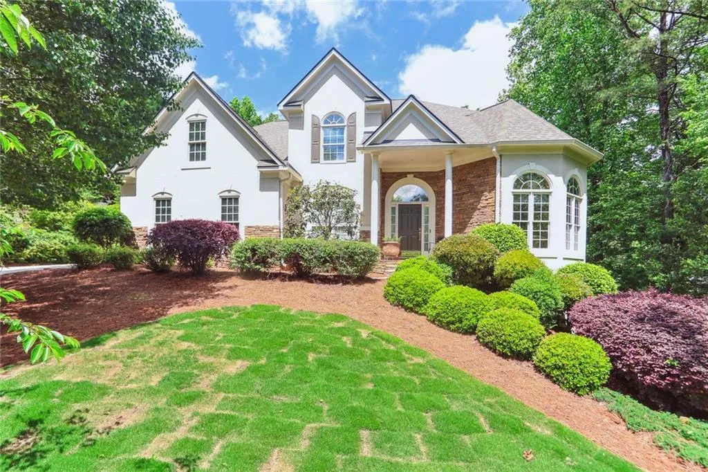 795 Spalding Heights Drive~ Built in 1997, this beautiful home is an entertainer's dream with a lofty, airy floorplan overlooking a stunning pool setting.