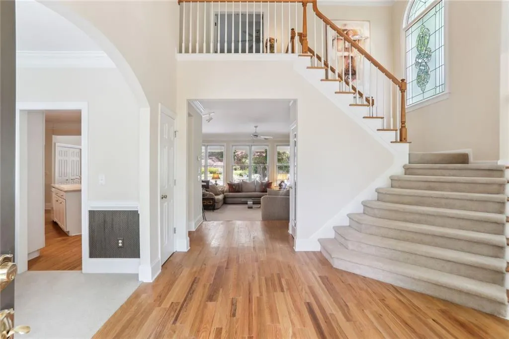 795 Spalding Heights Drive~ A breathtaking view upon your first steps into the home, the Main Level is appointed with a generous, open floor plan and hardwood floors.