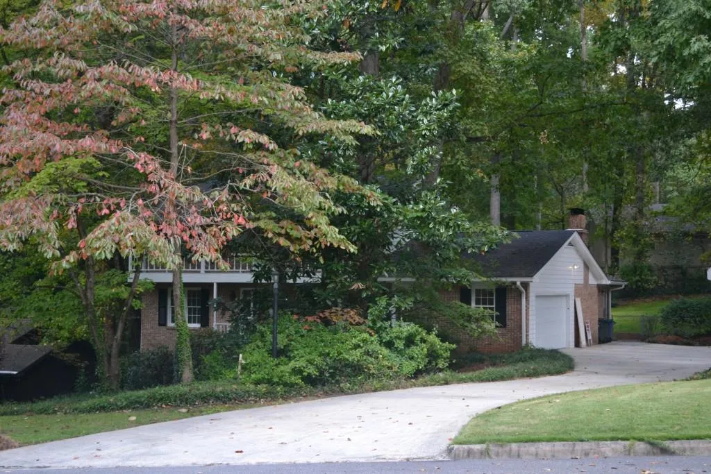 300 W Spalding Drive, Sandy Springs, Georgia 30328, 4 Bedrooms Bedrooms, ,3 BathroomsBathrooms,Residential,Sold,300 W Spalding Drive,6797111