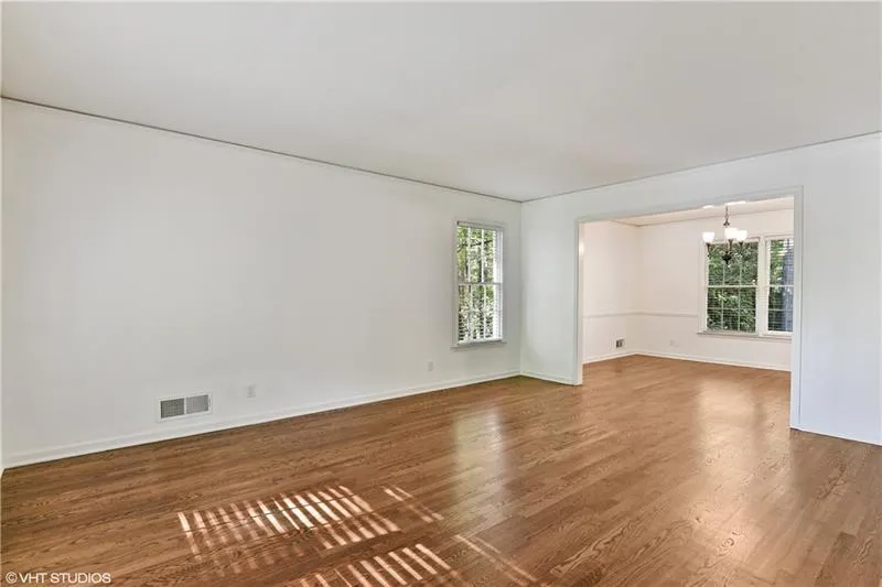 300 W Spalding Drive, Sandy Springs, Georgia 30328, 4 Bedrooms Bedrooms, ,3 BathroomsBathrooms,Residential,Sold,300 W Spalding Drive,6797111