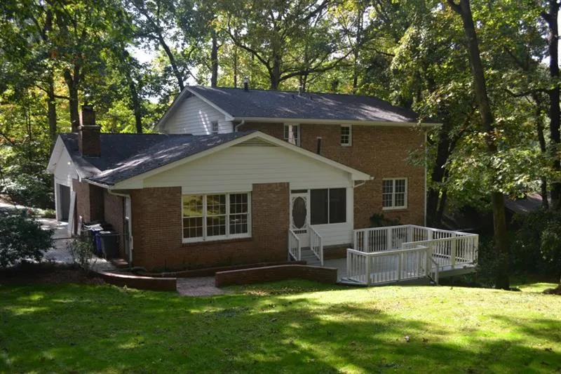 300 W Spalding Drive, Sandy Springs, Georgia 30328, 4 Bedrooms Bedrooms, ,3 BathroomsBathrooms,Residential,Sold,300 W Spalding Drive,6797111