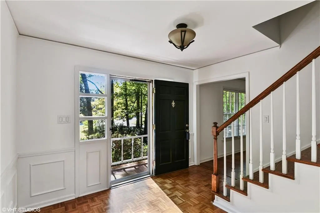 300 W Spalding Drive, Sandy Springs, Georgia 30328, 4 Bedrooms Bedrooms, ,3 BathroomsBathrooms,Residential,Sold,300 W Spalding Drive,6797111