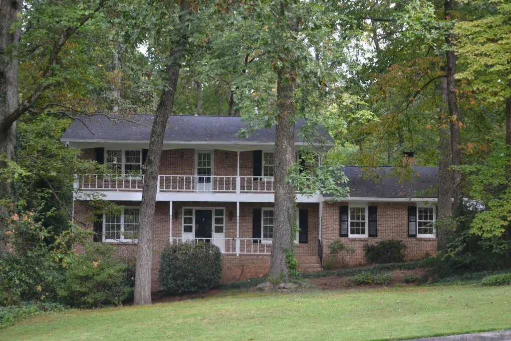 300 W Spalding Drive, Sandy Springs, Georgia 30328, 4 Bedrooms Bedrooms, ,3 BathroomsBathrooms,Residential,Sold,300 W Spalding Drive,6797111