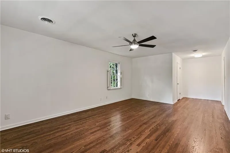 300 W Spalding Drive, Sandy Springs, Georgia 30328, 4 Bedrooms Bedrooms, ,3 BathroomsBathrooms,Residential,Sold,300 W Spalding Drive,6797111