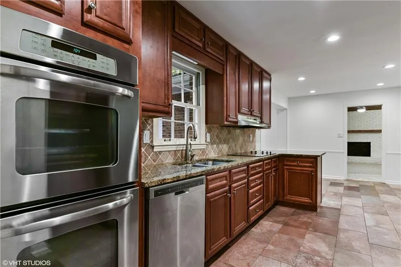 300 W Spalding Drive, Sandy Springs, Georgia 30328, 4 Bedrooms Bedrooms, ,3 BathroomsBathrooms,Residential,Sold,300 W Spalding Drive,6797111