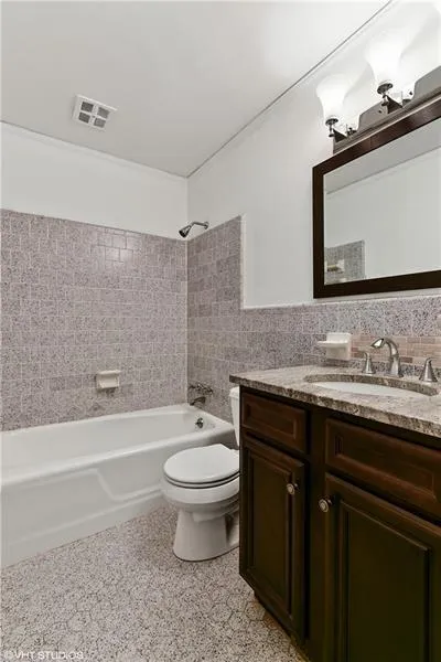 300 W Spalding Drive, Sandy Springs, Georgia 30328, 4 Bedrooms Bedrooms, ,3 BathroomsBathrooms,Residential,Sold,300 W Spalding Drive,6797111