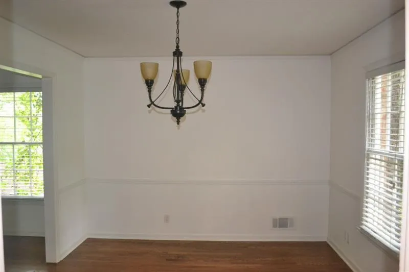 300 W Spalding Drive, Sandy Springs, Georgia 30328, 4 Bedrooms Bedrooms, ,3 BathroomsBathrooms,Residential,Sold,300 W Spalding Drive,6797111