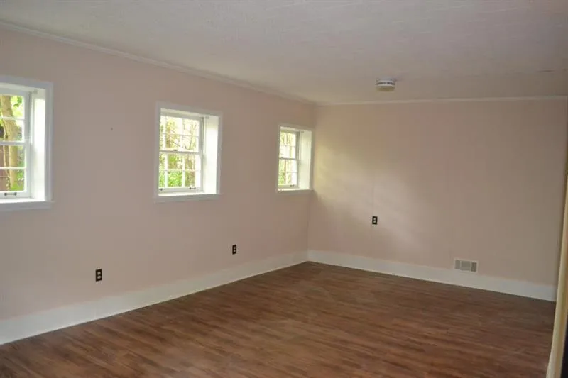 300 W Spalding Drive, Sandy Springs, Georgia 30328, 4 Bedrooms Bedrooms, ,3 BathroomsBathrooms,Residential,Sold,300 W Spalding Drive,6797111