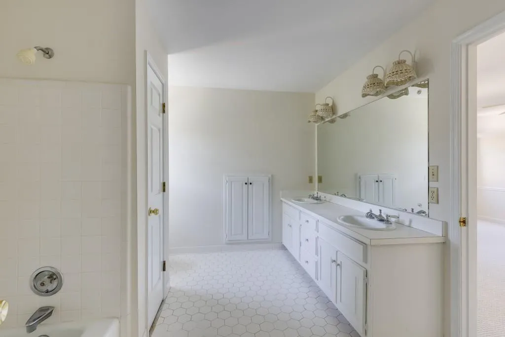 270 Grapevine Run, Sandy Springs, Georgia 30350, 7 Bedrooms Bedrooms, ,4 BathroomsBathrooms,Residential,Sold,270 Grapevine Run,7529792