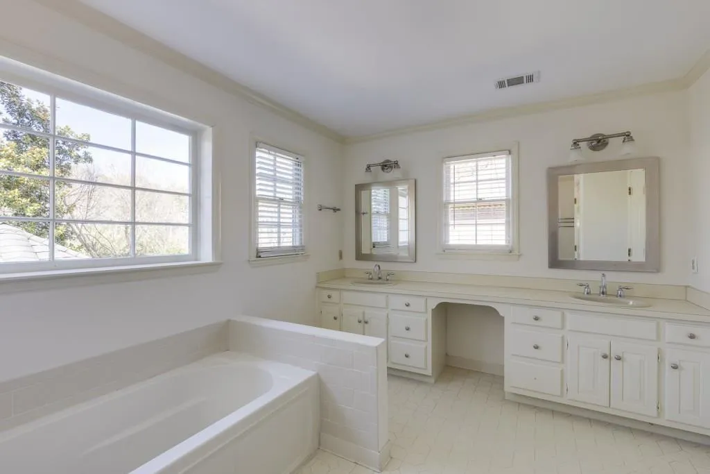 270 Grapevine Run, Sandy Springs, Georgia 30350, 7 Bedrooms Bedrooms, ,4 BathroomsBathrooms,Residential,Sold,270 Grapevine Run,7529792
