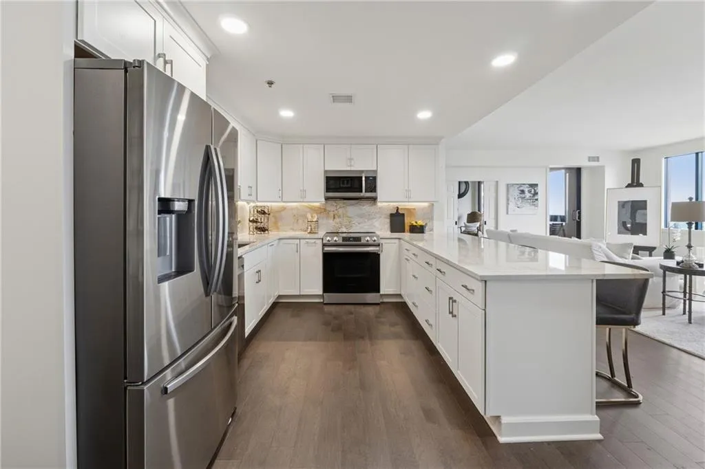 75 14th Street Ne Unit 3820, Atlanta, Georgia 30309, 2 Bedrooms Bedrooms, ,2 BathroomsBathrooms,Residential,Sold,75 14th Street Ne Unit 3820,7598789