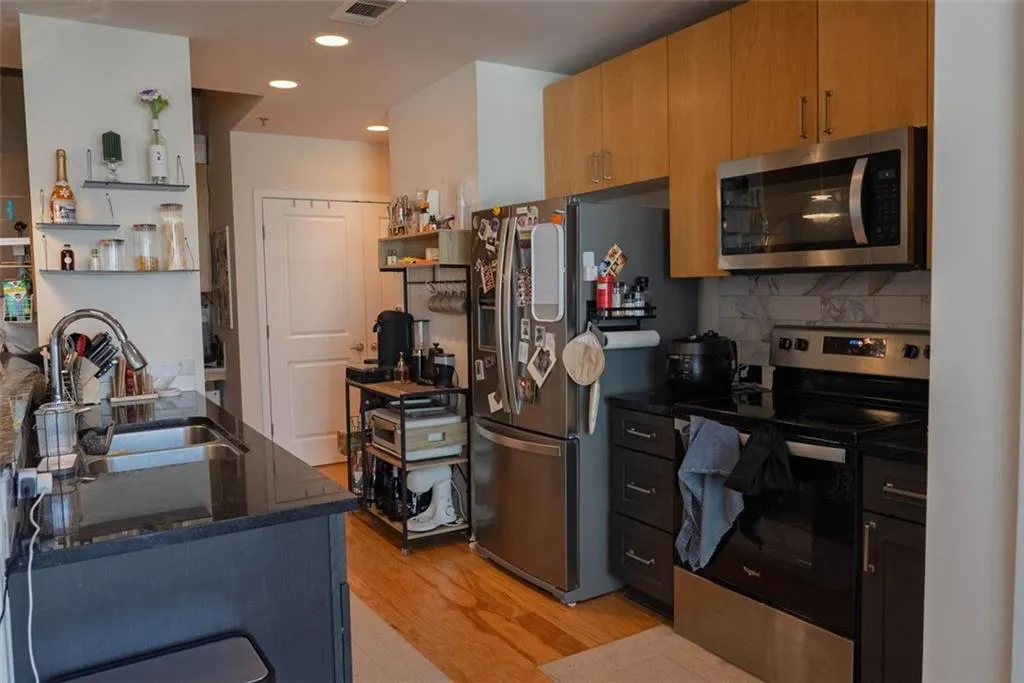250 Pharr Road Ne Unit 806, Atlanta, Georgia 30305, 1 Bedroom Bedrooms, ,1 BathroomBathrooms,Residential,For Sale,250 Pharr Road Ne Unit 806,7661621