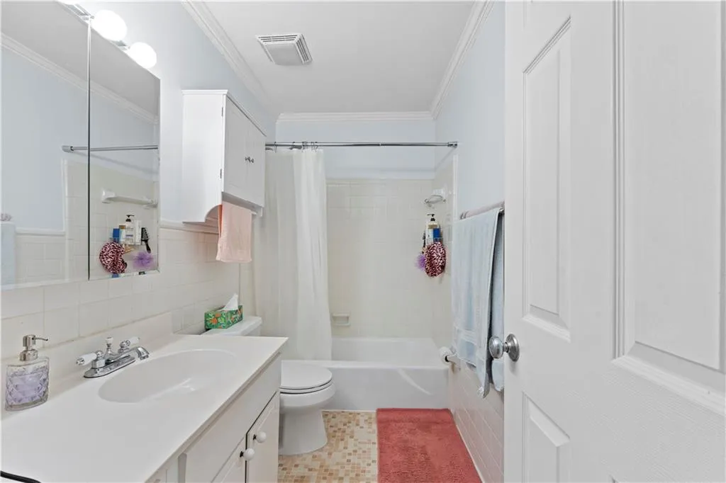 5400 Roswell Road Apt L6, Sandy Springs, Georgia 30342, 2 Bedrooms Bedrooms, ,2 BathroomsBathrooms,Residential,For Sale,5400 Roswell Road Apt L6,7698271
