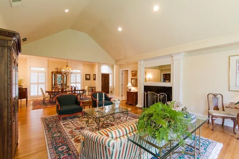 405 Heards Ferry Road, Sandy Springs, Georgia 30328, 4 Bedrooms Bedrooms, ,4 BathroomsBathrooms,Residential,Sold,405 Heards Ferry Road,5673376